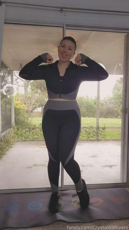 Good morning! 
Just stretching a bit before my workout 🥰