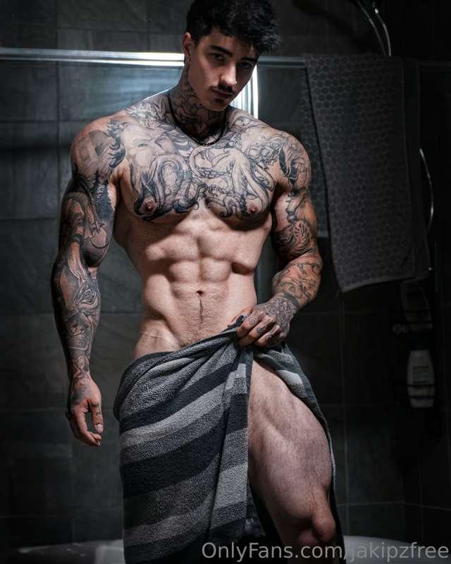 You promised you'd wash me 😏..?
VIP content 🔞👉 @Jakipz