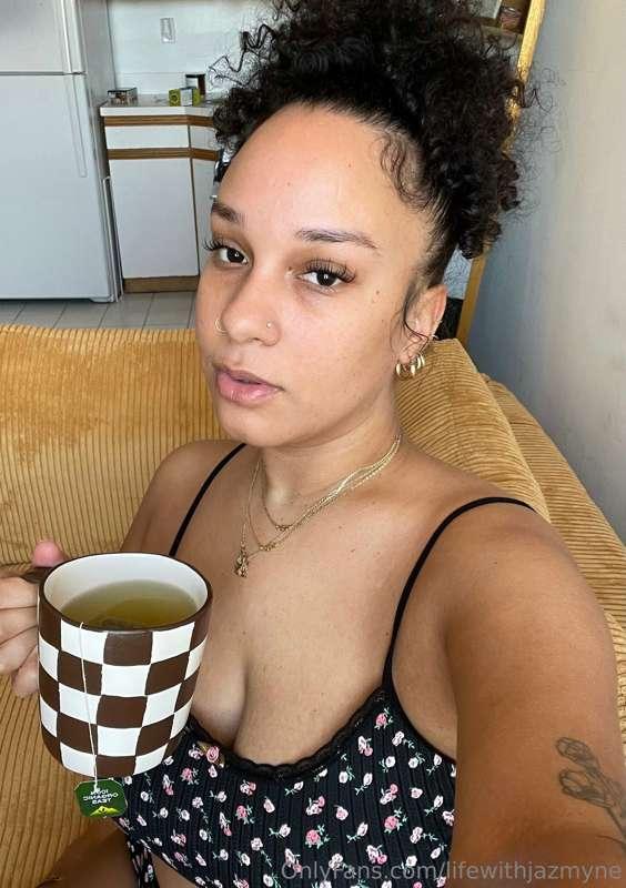 Sipping my green tea and minding my business this morning 😊 ..