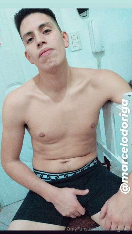Hello, I'm @marcelodoriga, a very hot Latino boy, subscribe ..