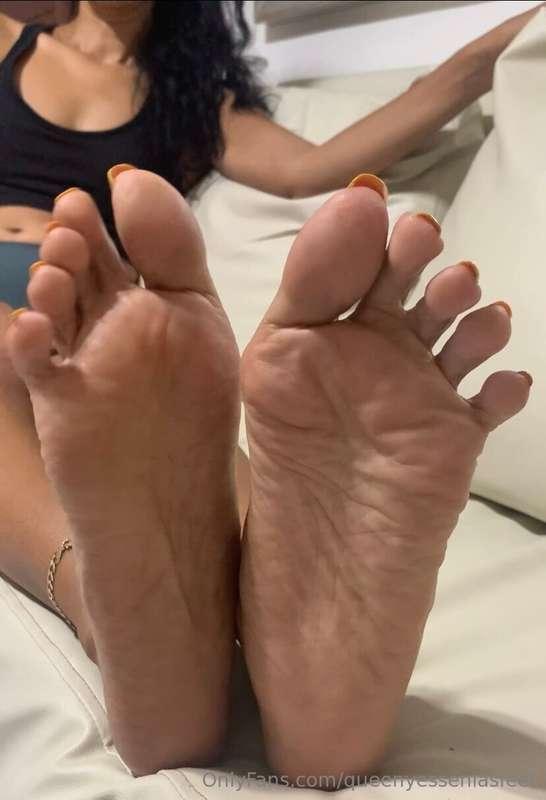 queenyesseniasfeet image #3