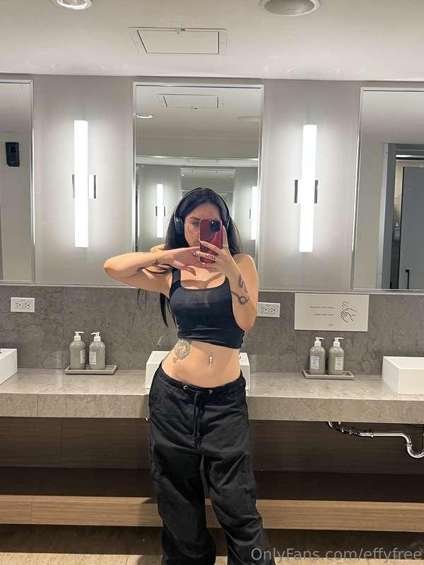 @effycutiexx is waitinggg… u coming or what?https://onlyfans..
