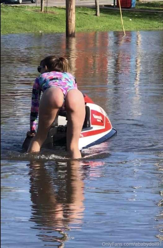 Time to do some redneck hoodrat shit in a flooded dog park🙈