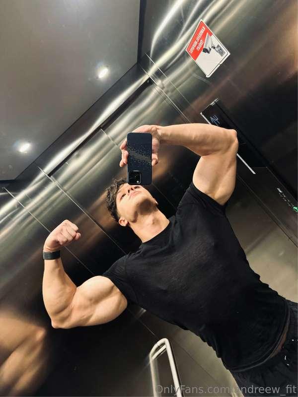I will lift you up and fuck against the wall😜