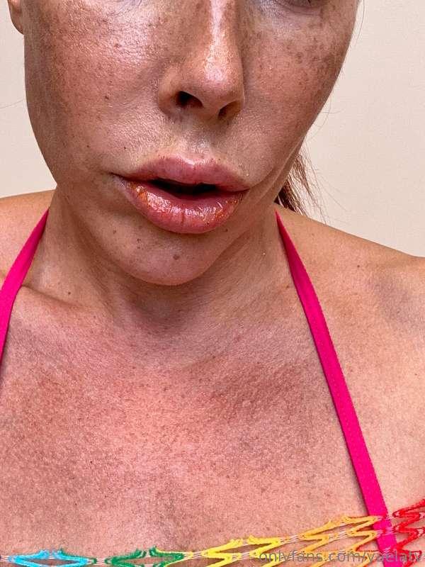 do you wanna see your cum dripping down my lips? 👅💦