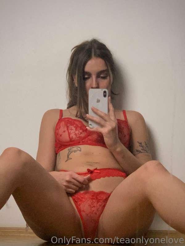 **excuse the dirty mirror, it’s just reflects my soul 🫠**