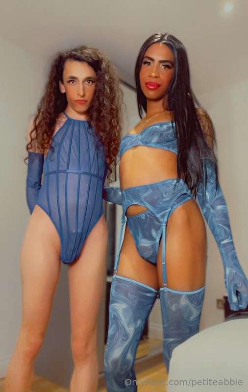Do you want us both at the same damn time? 💙👩‍❤️‍💋‍👩
