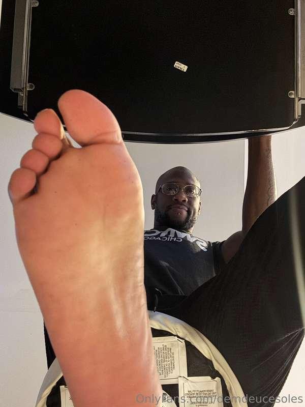 You like being underneath me , don’t ya 🫵🏾😏