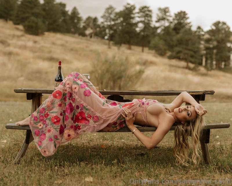Just some flowers and wine❤️✨