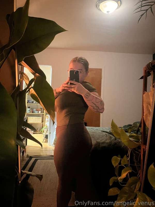 I’ve been lifting weights, wanna see me naked?😝