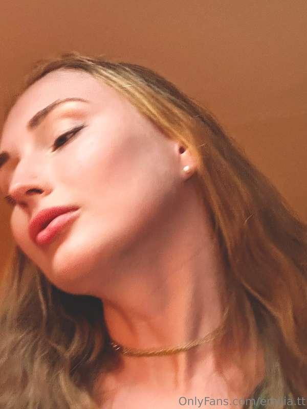 My neck is one of my biggest weaknesses... Even the softest ..