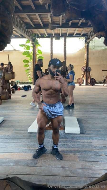 Before and after Tulum gym pump 🥵💪🏾