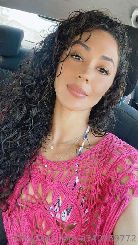 In perfect pink🩷🍬

Having a good day? What about having a 🔥 ..