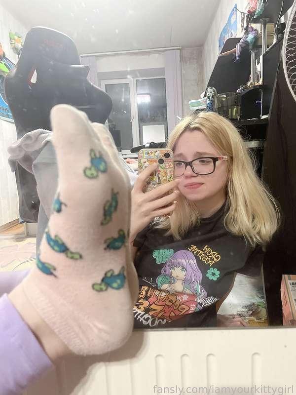 net worth of my socks bigger than your own 🧦

#findom #feet #brat #goddess #femdom #socks #footfetish #domme