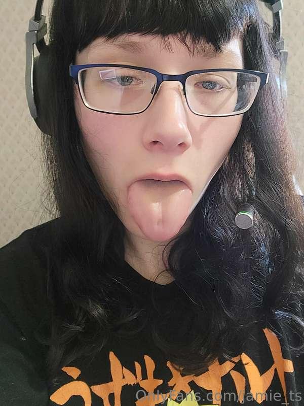 Dick goes in my mouth :)