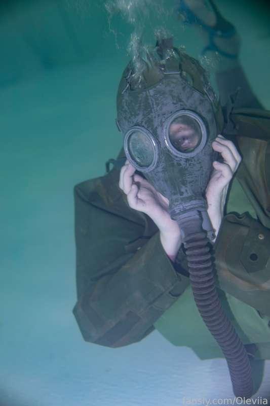 Even sophisticated, fancy retro diving equipment can be fun for connoisseurs... And I can do that too) Gas masks, chemical protection suits... Don't they look cool with a nice pink latex suit and high heels? Thanks for the request - I had a lot of fun making this video!