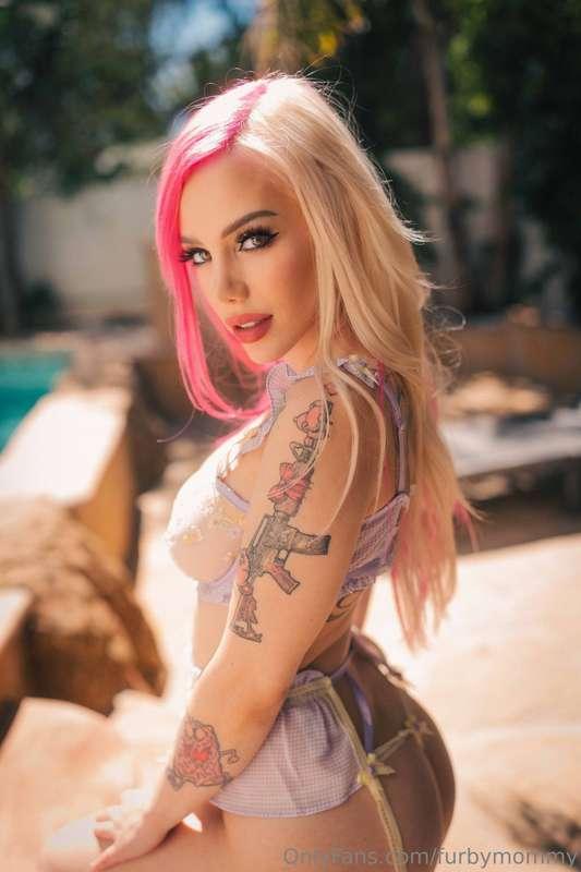 Who’s gonna be my #1 this month 👀 💞 text me <3