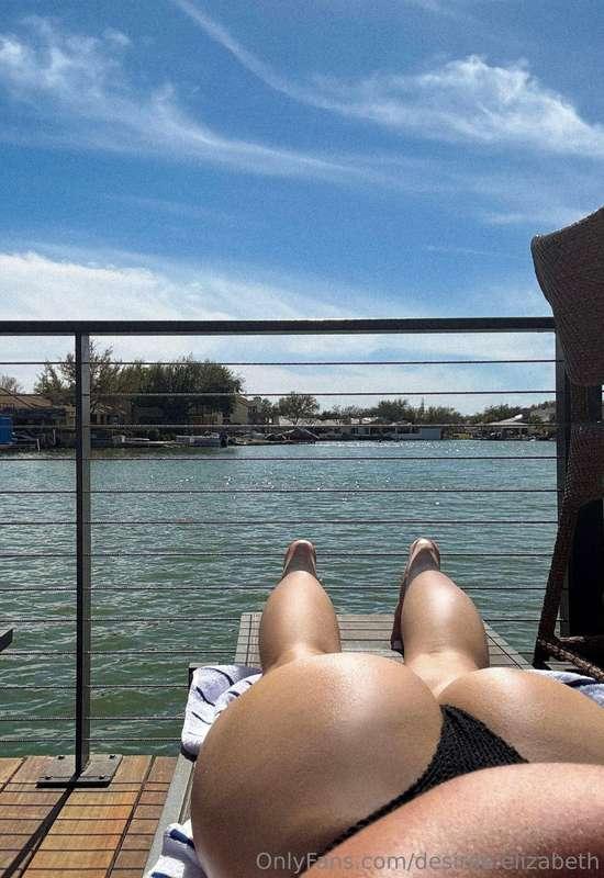 how’s the view? & I’m definitely talking about the lake 😅☀️💦