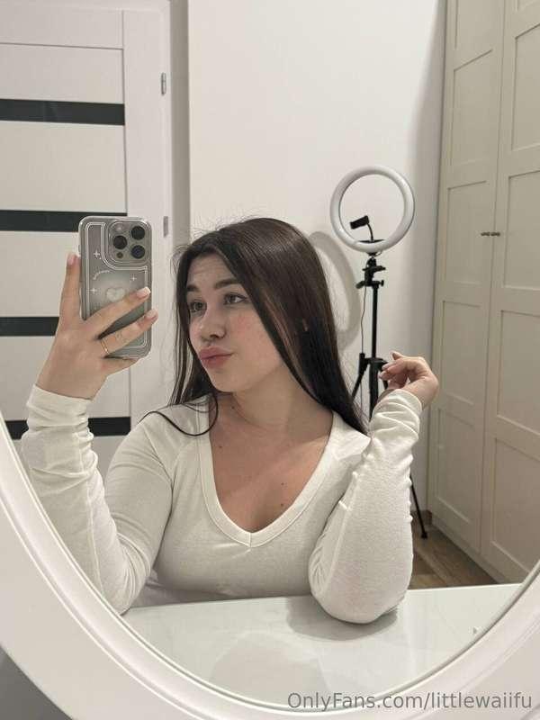 How is your day going?😘 I hope it is good💋