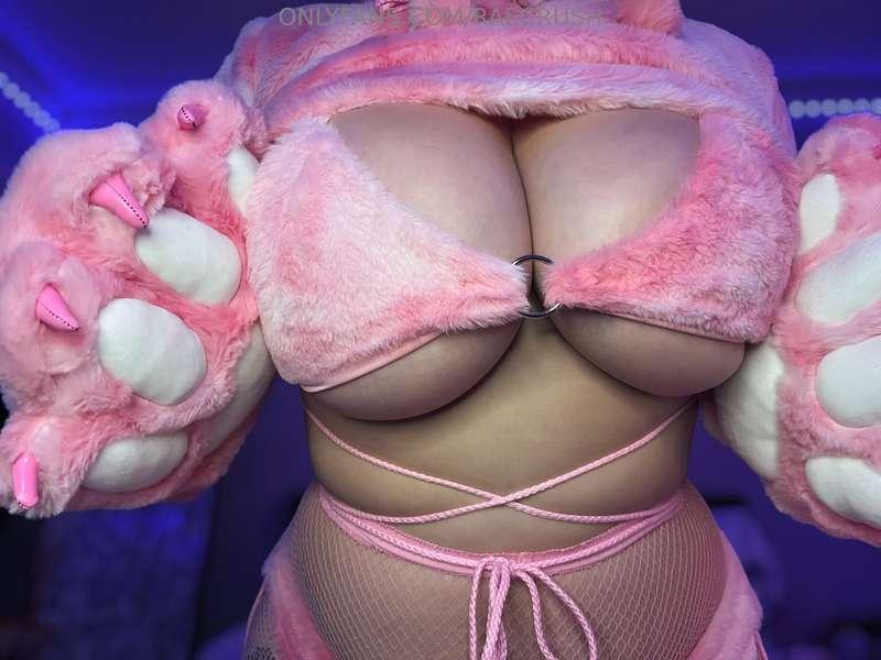 more photos will be sent to renew-on subs ;3 check your inbo..