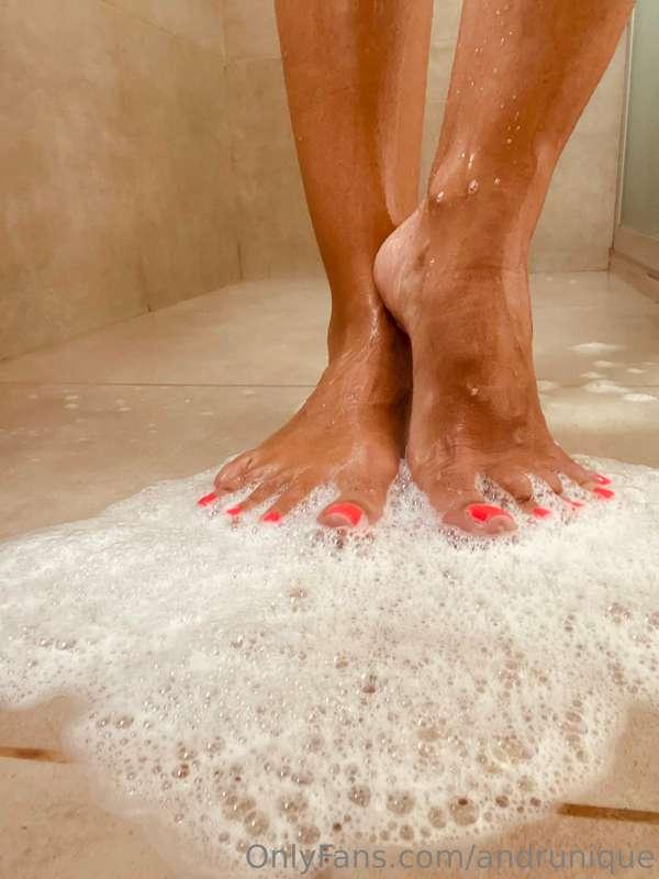 ❤️💋🦶🏻