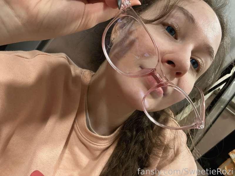 do you like girls with cute glasses? 😇


#glasses #cutie #gfe #longhair #nomakeup #natural #petite #selfie #life