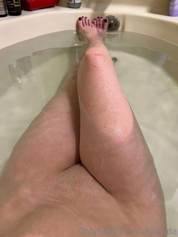 Steaming hot Epsom salt bath 🥰