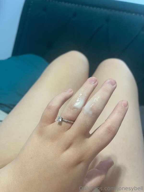 Playing with myself till I’m so so creamy. Wanna see?