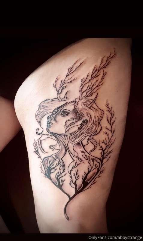 You didn't think I wouldn't show you my new ink, right? The ..