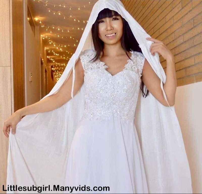 Vampire bride ready for halloween 