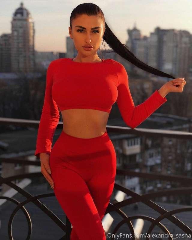 Hot lady in red❤️🍒 How is your mood on this cold winter day?..