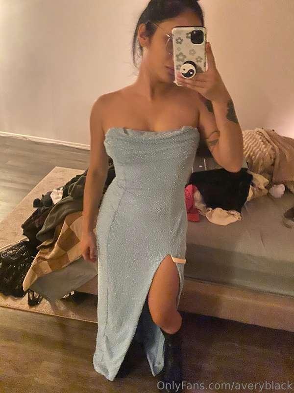 AVN dress sneak peek heheh ignore the laundry !!