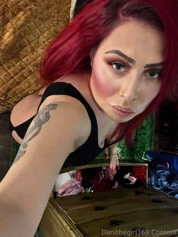 Swipe left to see your favorite ass-ets! 💋🍑