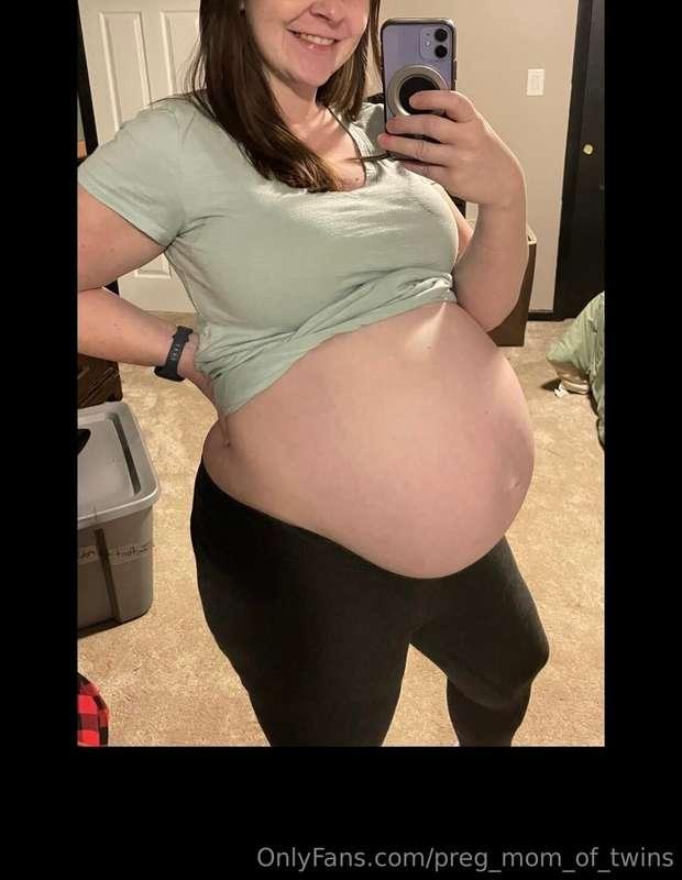 Today I am the big 3-0! 30 weeks with the twins! Momma is st..