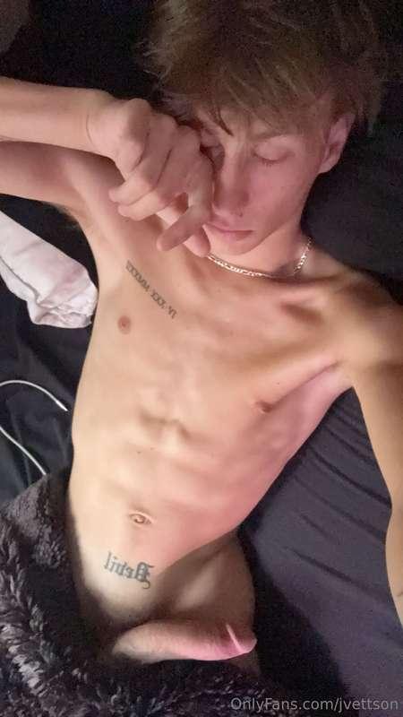 Woke up this this raging boner ;) Help?!