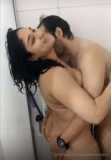 Do you like to see how I have fun with my friend?🫣