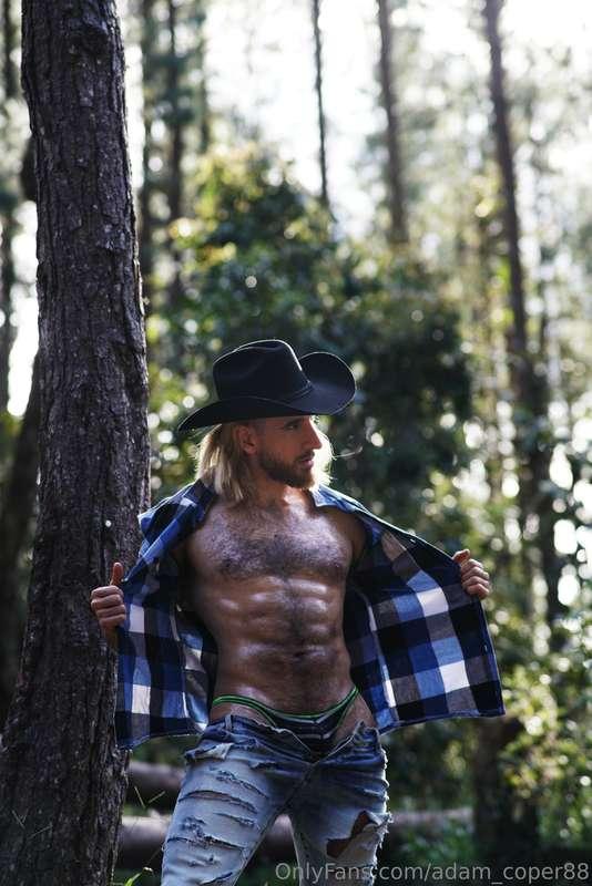 do you like my hairy chest?? 😏😏