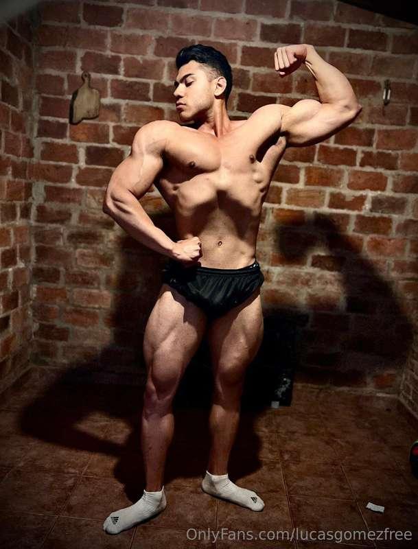 # Hello!!! I'm @Mauro_zyzz Argentine🇦🇷💵 💵subscribe now and h..