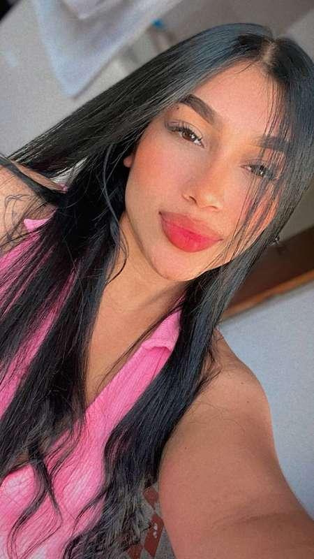 you would like a kiss from this sexy lips wouldn't you? and ..