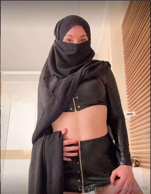 Do you like tight-fitting leather outfits?💯😈