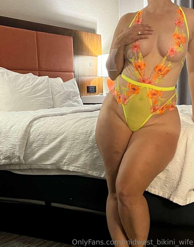 midwest_bikini_wife image #1