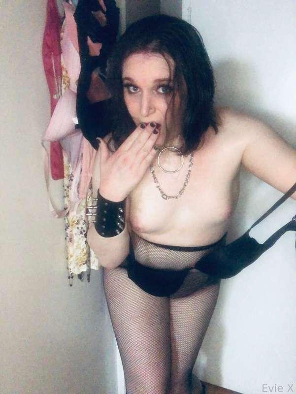 evie_x image #5