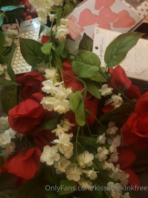 I'm working on a Valentines Day photoshoot for you guys... 🌹..