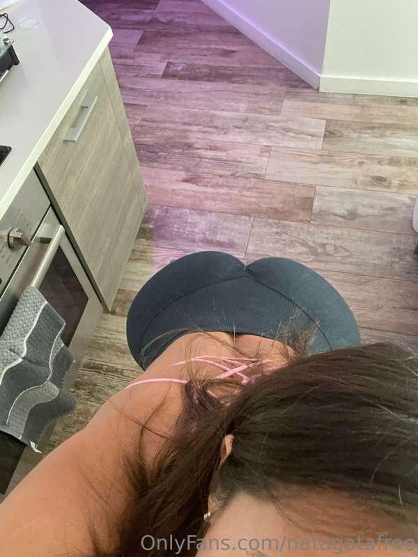 Heart shaped booty wishing you a Goodmorning