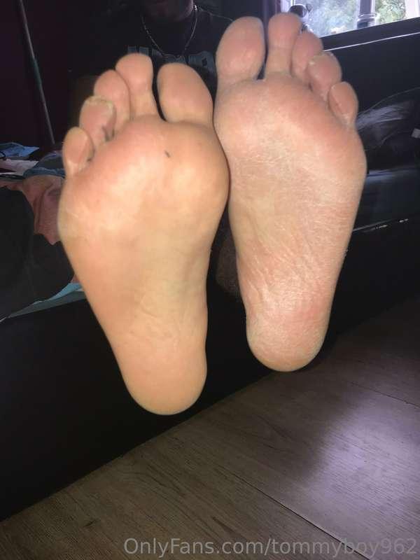 Who likes my feet 🦶😈🥵