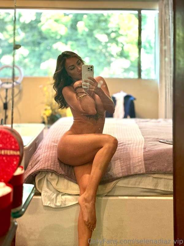 All nakey for you 😉🥵