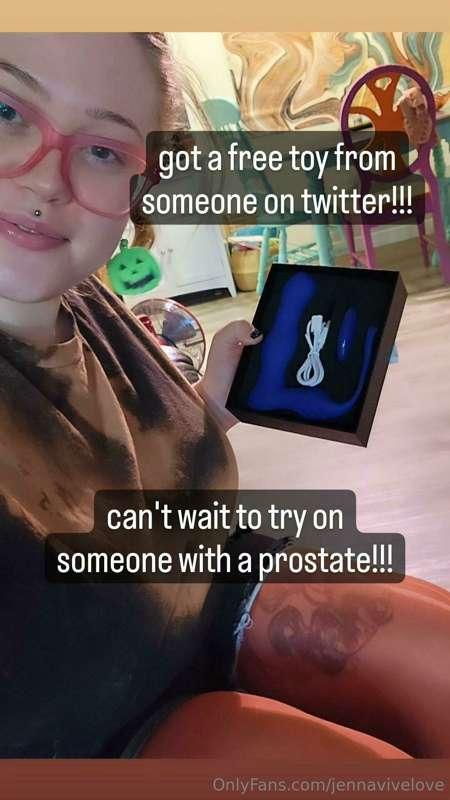 got a free toy! I didn't realize it's meant for ur butt😅 hop..