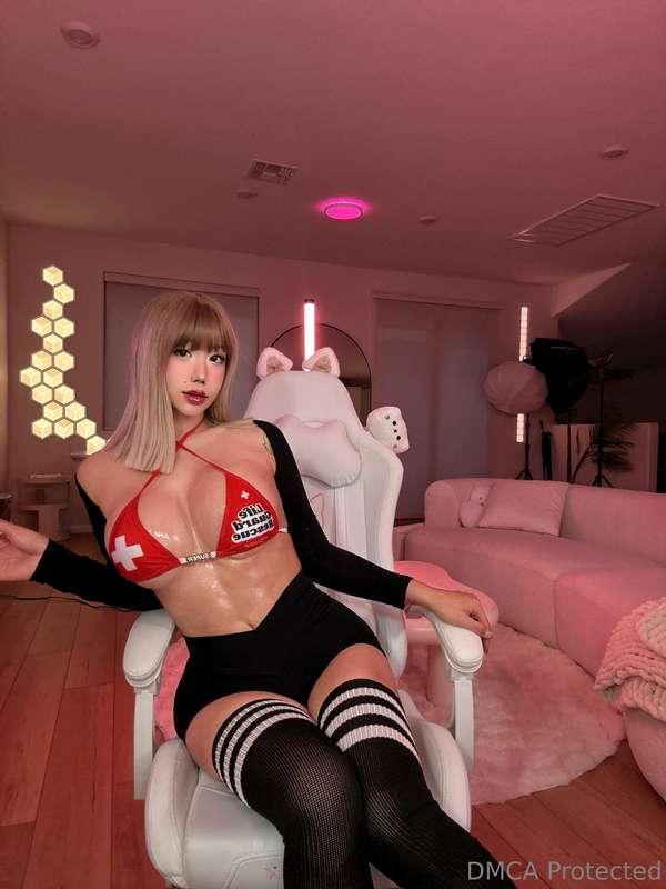 Is it just me, or does this outfit remind you of the movie B..