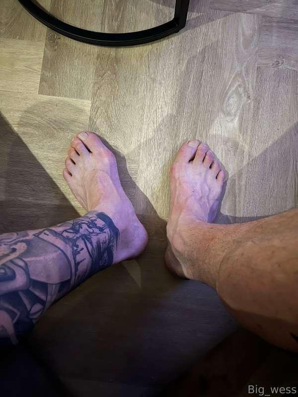 Who loves feet 🦶 us 15 here 😈