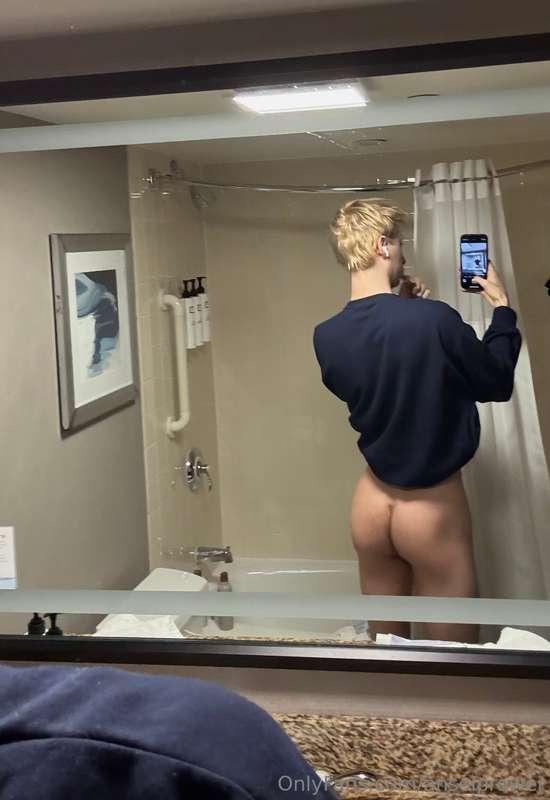 Who wants to share a hotel room and have some fun?